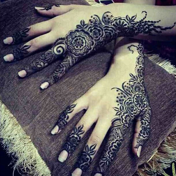 Mehndi on the back of the hand | Contemporary mehndi desigs | Confetti.co.uk