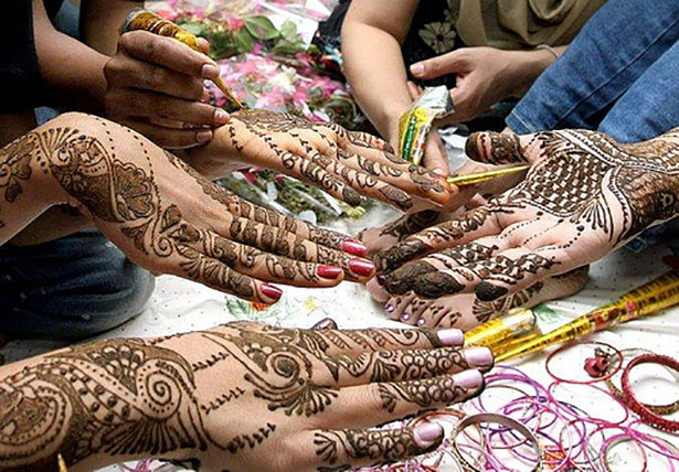 Mehndi for bridesmiads | Mehndi party | Mehndi ideas for your bridesmaids | Confetti.co.uk 