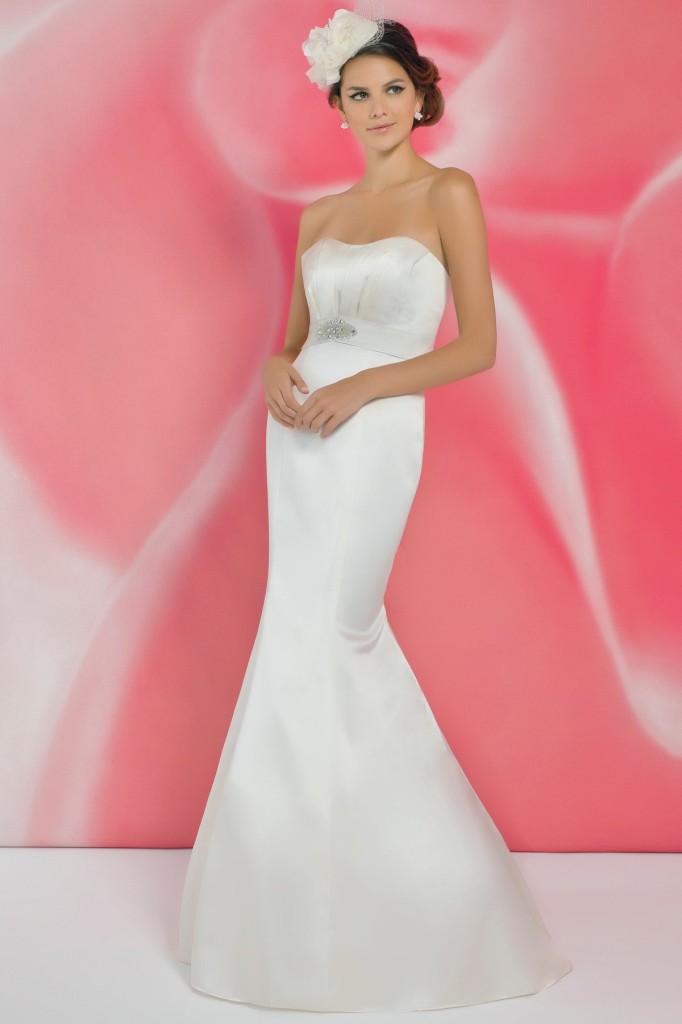 Alexia Designs I110 by Rosedene Bridal under £500 | Confetti.co.uk