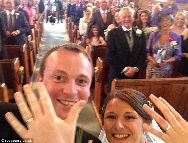 Wedding Worth Selfe | Wedding Selfie at the alter | Confetti.co.uk 