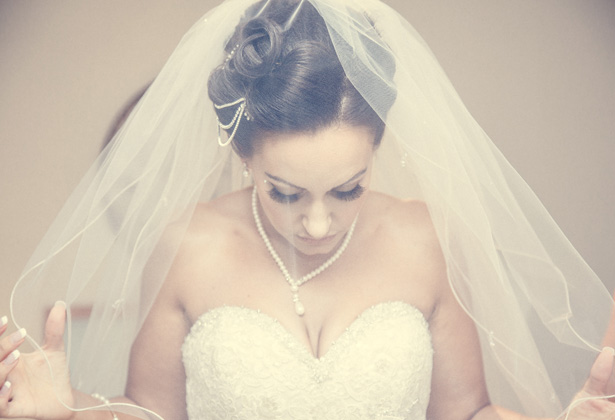 Vintage bridal look | Bride wearing pearls and a white veil | Becki and Rob’s Real Wedding By Jenny Martin Photography | Confetti.co.uk