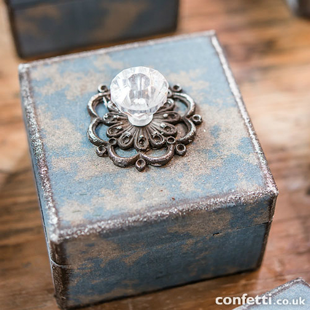 Decorative mini vintage gift box