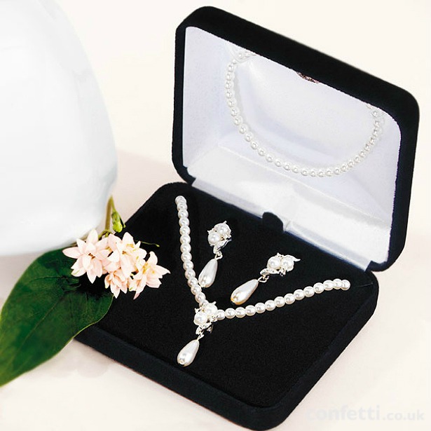 Christmas gift Pearl drop jewellery set in gift box