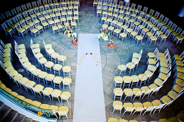 Circular wedding seating | Confetti.co.uk