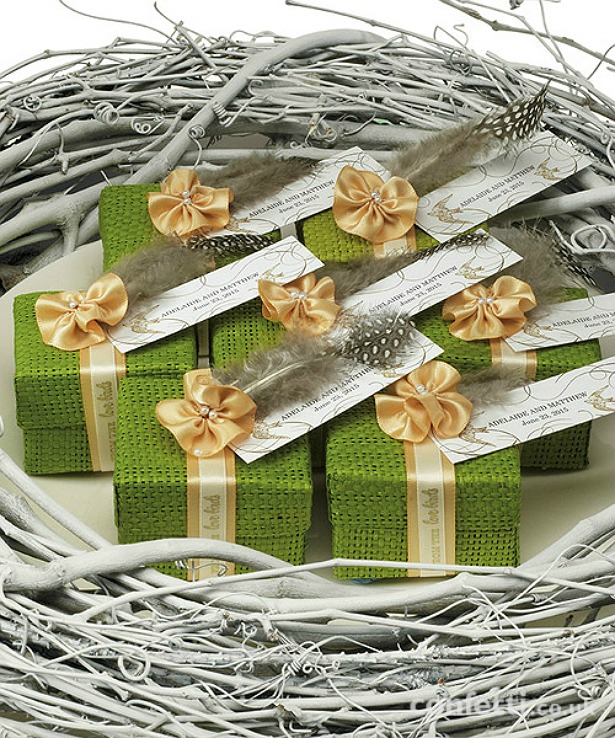 Natural woven rustic green favour boxes | Confetti.co.uk