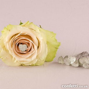 Clear sparkle heart on needle for bouquet at Confetti