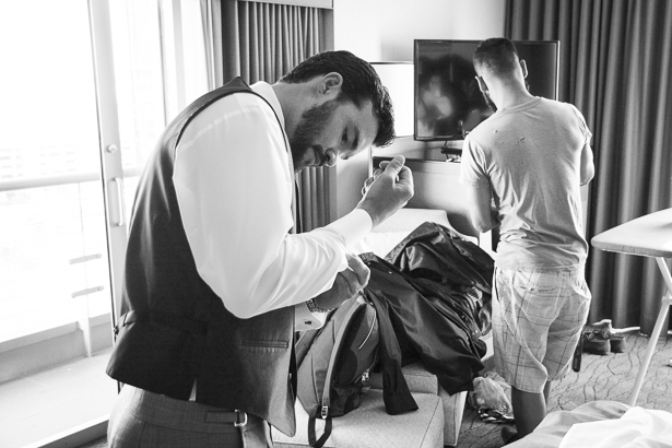 Groom and groomsmen getting ready for the wedding | Crystal & Giampaolo California Real Wedding |Destination Wedding America | Confetti.co.uk 