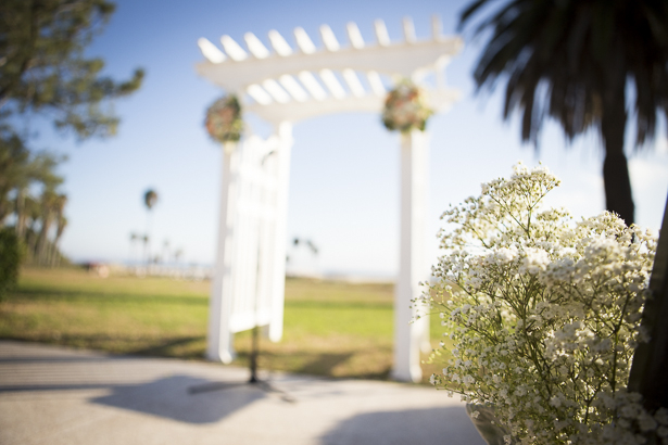 White arch way with blush pink and white hydrangeas floral arrangements leading to the ceremony | Beach wedding ceremony | Crystal & Giampaolo California Real Wedding |Destination Wedding America | Confetti.co.uk 