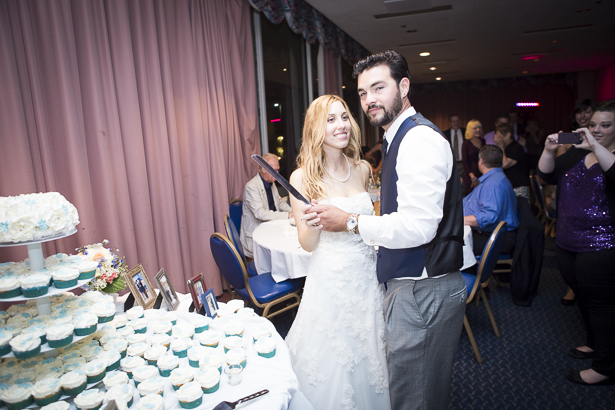 Bride and groom cutting their wedding cake | Crystal & Giampaolo California Real Wedding |Destination Wedding | Confetti.co.uk 