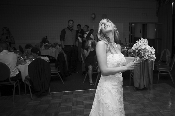 Bride getting ready to throw her bouquet | Crystal & Giampaolo California Real Wedding |Destination Wedding | Confetti.co.uk 