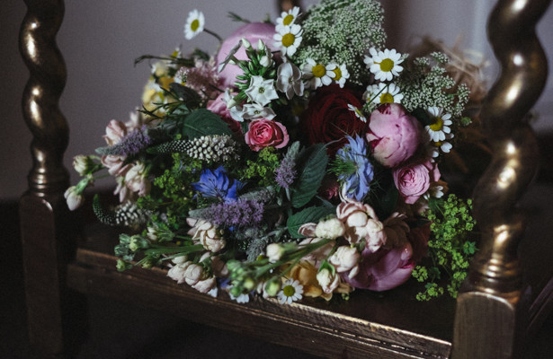 Wilde flowers and rose bridal bouquet | Rustic themed wedding flower ideas| Steph and Gary's Real Garden Wedding | Confetti.co.uk 