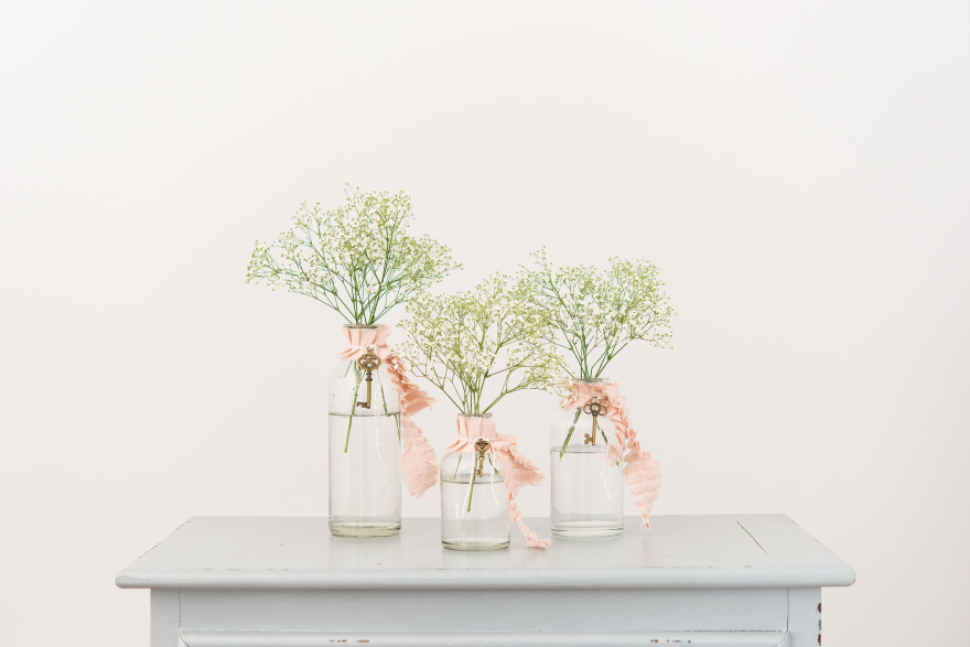 Clear Glass Bottles Wedding Decor | Confetti.co.uk