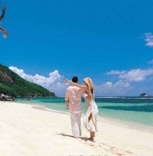 Beachcomber Seychelles couple on beach