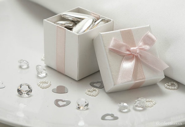 Luxury pale pink ribbon favour box