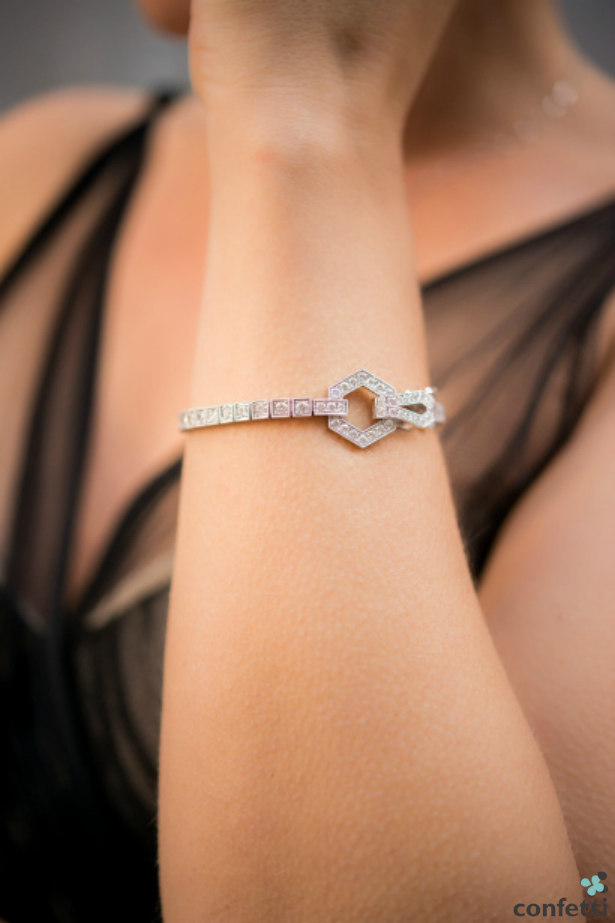 A tennis bracelet as a gift for a new bride | Confetti.co.uk