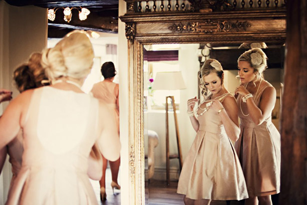 Bridesmaids Mirror Photographs | Confetti.co.uk