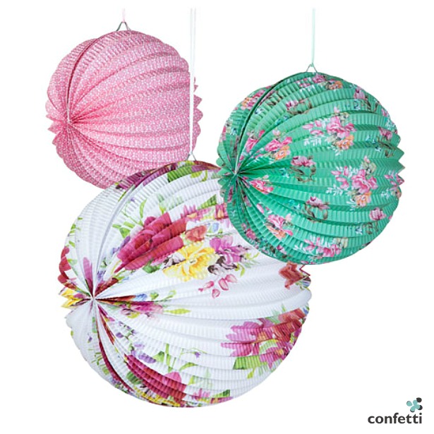 Floral round paper lanterns | Confetti.co.uk