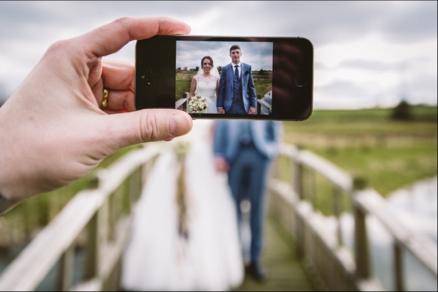 You can still capture mobile photos when you have an unplugged wedding | Confetti.co.uk