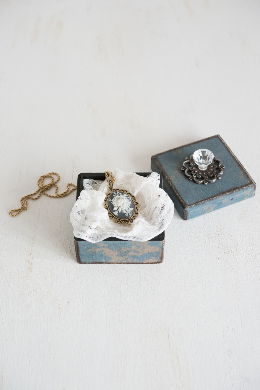 DIY Vintage Gift Box | Confetti.co.uk