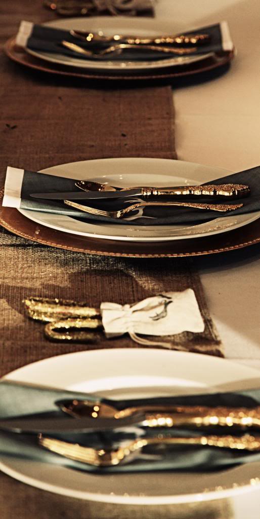 Gold accented cutlery takes this winter wedding theme to the top | Confetti.co.uk