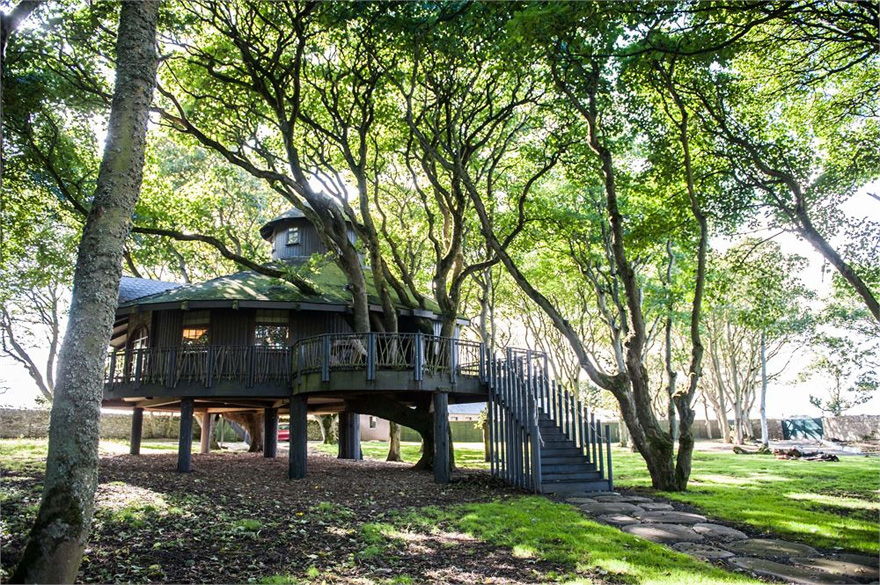 Ackergill Tower's Treehouse Hideaway - Unique Wedding Venues - Wedding Venues in the Scottish Highlands - Unusual Wedding Venues in Scotland | Confetti.co.uk