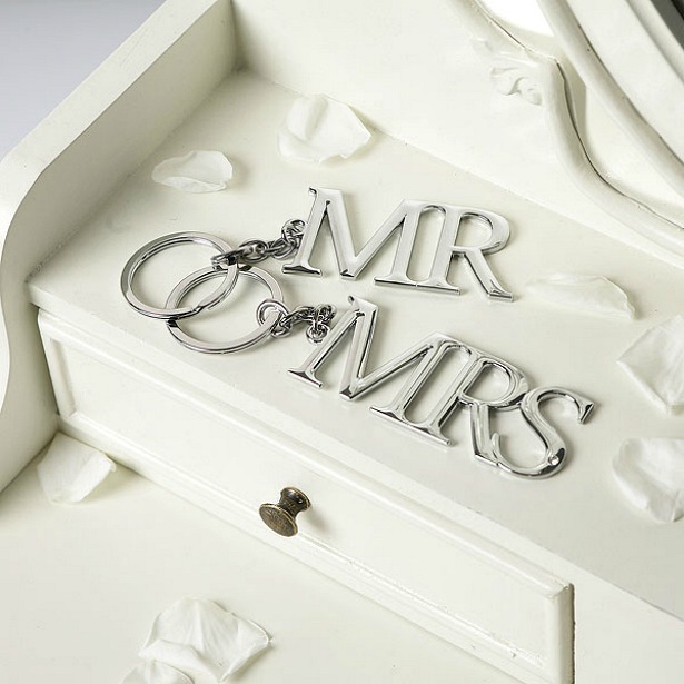 Mr and Mrs Mr and Mrs quiz questions key rings set | Confetti.co.uk