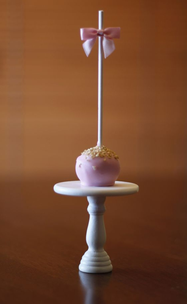 Pink and Gold Cake Pops | Confetti.co.uk