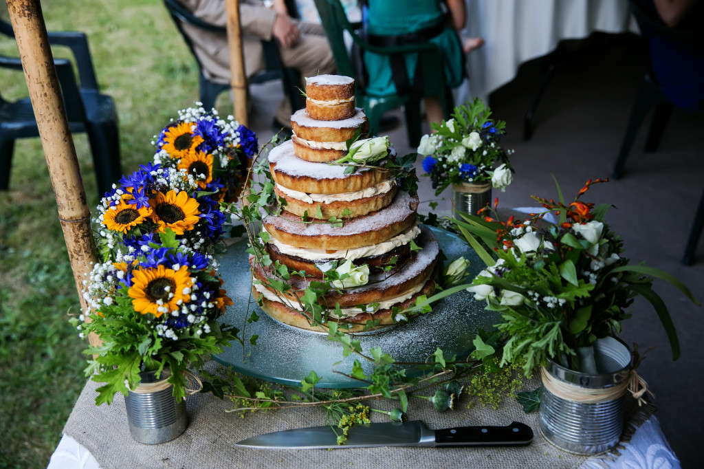 Naked Wedding Cake | Confetti.co.uk