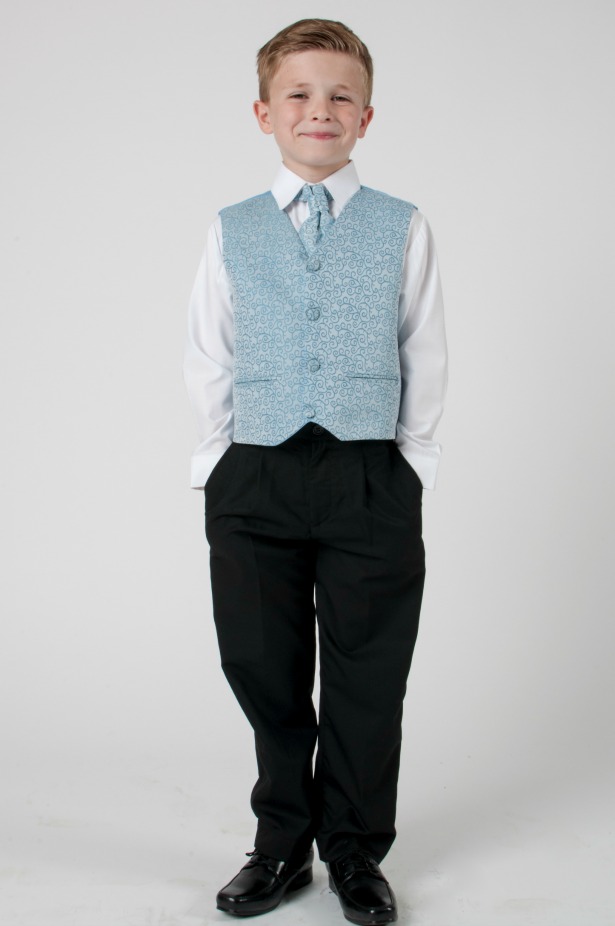 Junior usher in a waistcoat | Confetti.co.uk