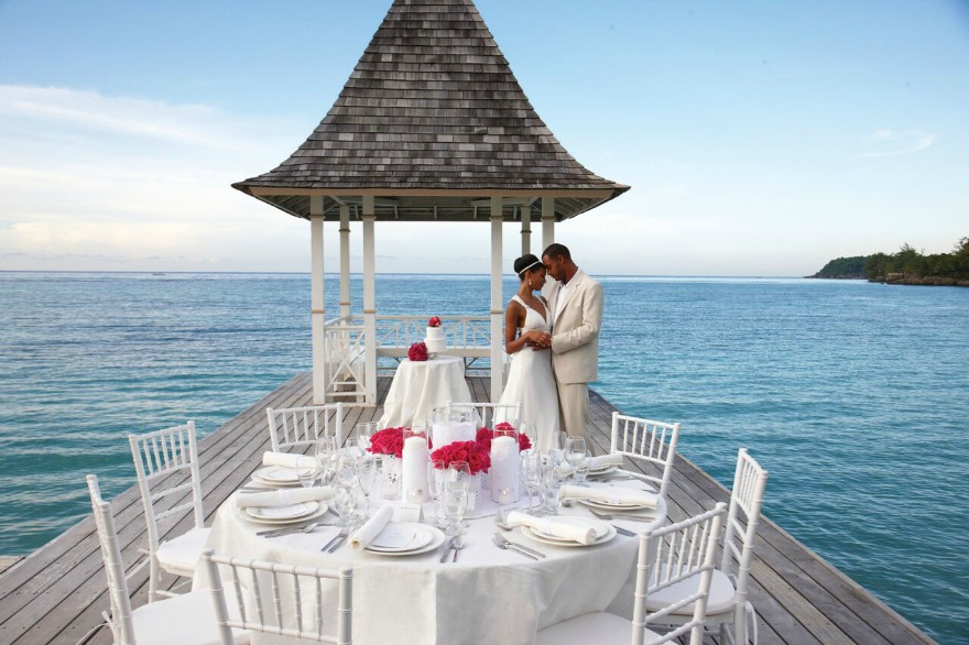 Sandals wedding gazebo | Confetti.co.uk