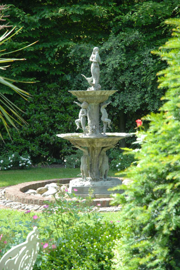 The Fountain in the Grounds of the York Pavilion Country Hotel | Confetti.co.uk