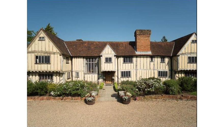 Hampshire wedding venue Cain Manor