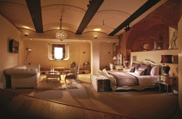 A luxury bedroom at Spitbank Fort | Confetti.co.uk