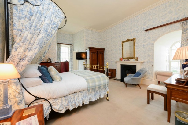 Luxury bedrooms at Ackergill Tower | Confetti.co.uk