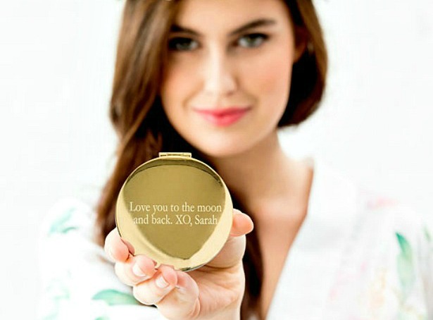 Personalised compact mirror | Confetti.co.uk