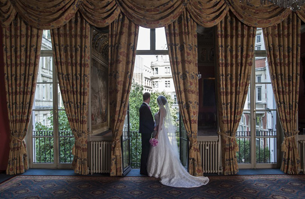 The Historic London Wedding Venue Drapers' Hall | Confetti.co.uk