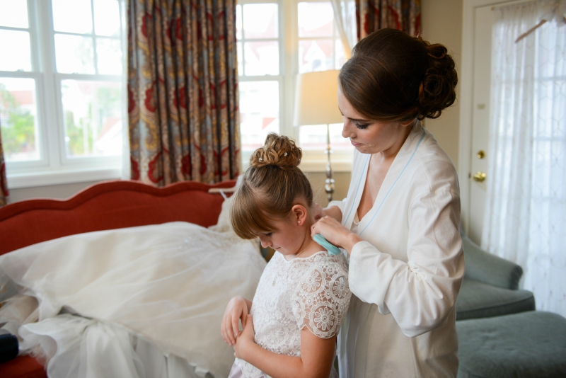 Disney World Bride Getting Ready at Grand Floridan Hotel | Confetti.co.uk