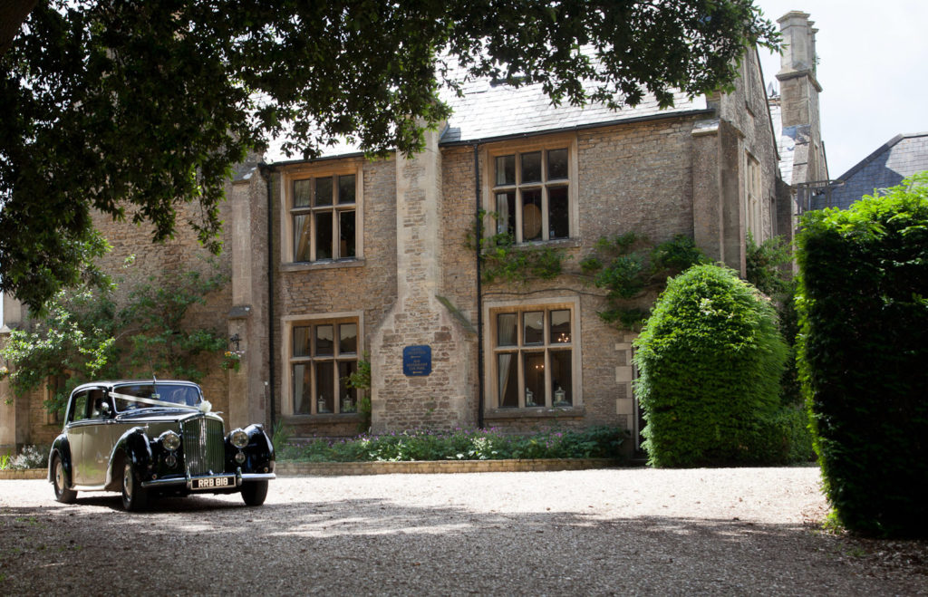 Vintage car outside Stanton Manor | Confetti.co.uk