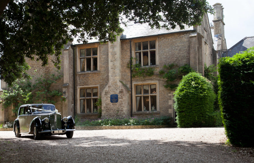 Vintage car in front of Stanton Manor Hotel wedding venue | Confetti.co.uk