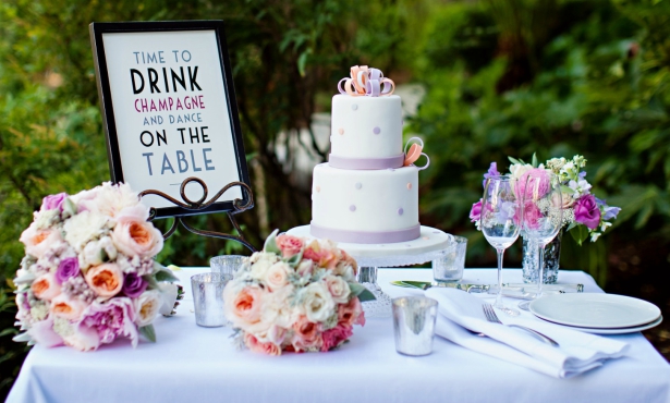 Champagne and Sparkles Wedding Table | Confetti.co.uk