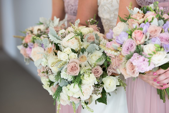 picking the perfect wedding flowers