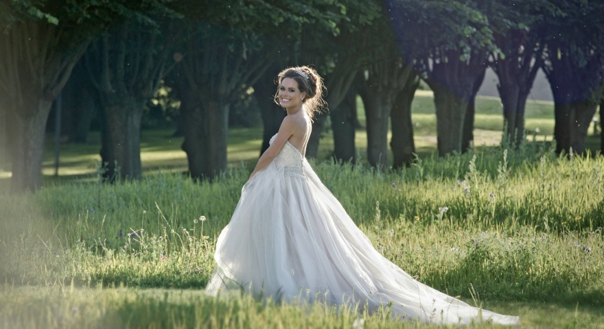 Charlotte and Spiro's Contemporary Alfresco Wedding by Fabulous Wedding Photography | Confetti.co.uk