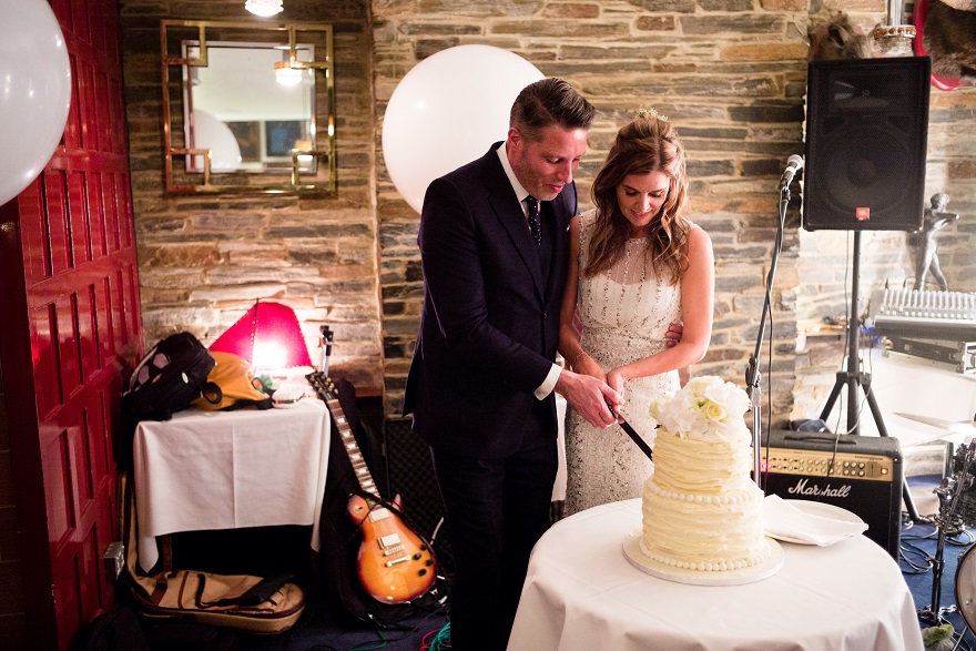 Bride & Groom cutting cake at Soho City Wedding | Confetti.co.uk 