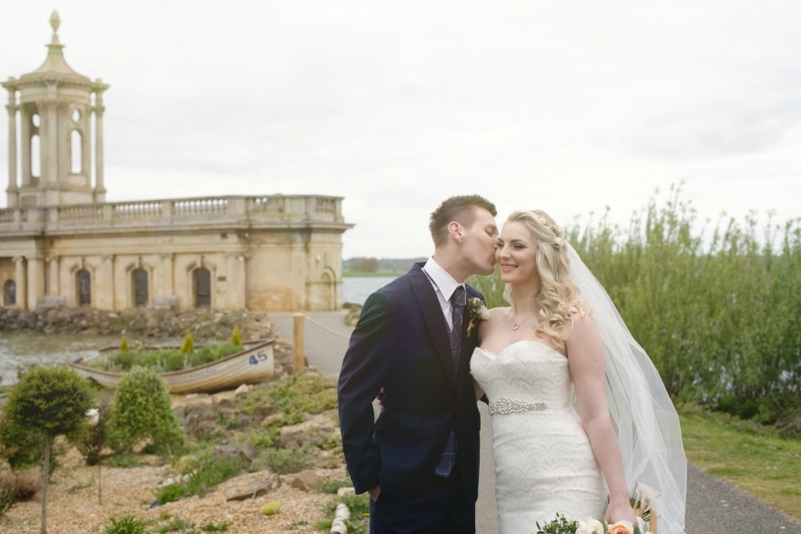 Bride and groom by Amanda Forman Photography | Confetti.co.uk