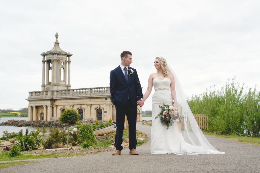 Bride and groom by Amanda Foreman Photography | Confetti.co.uk