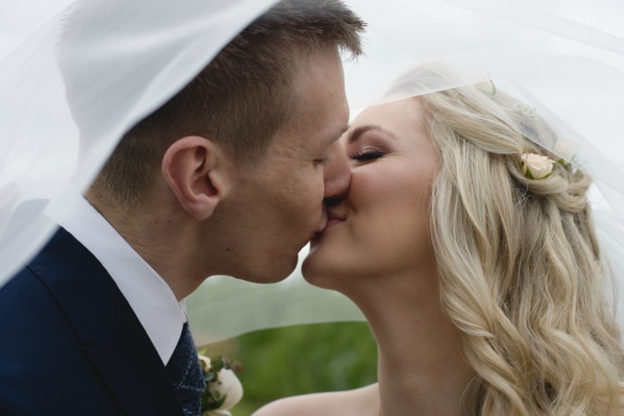 Bride and groom by Amanda Forman Photography | Confetti.co.uk