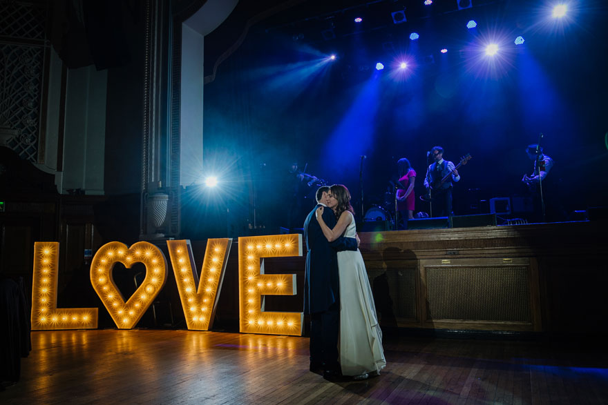 Islington Assembly Hall LOVE Sign Bride and Groom First Dance with Live Wedding Band | Confetti.co.uk