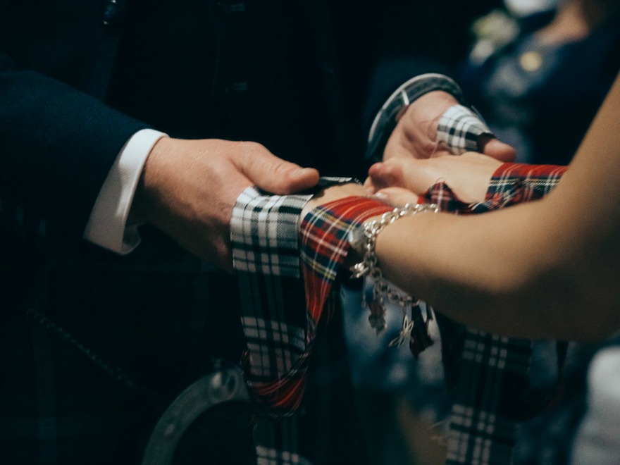 Jayne and Keith's Sunflower Scottish handfasting wedding | Confetti.co.uk