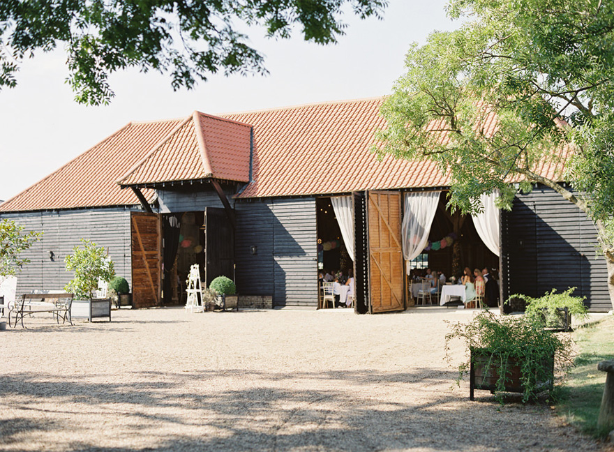 Maria and Keith's Pastel Barn Wedding at Preston Court by Richard Photo Lab | Confetti.co.uk