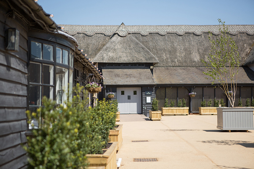 The Channels Estate Thatched Essex Barn by SE Wedding Photography Essex | Confetti.co.uk